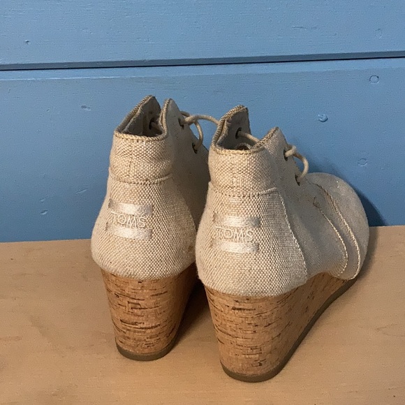 Toms Shoes Sparkly Wedge Heels Lace Up Size 9 - Picture 2 of 5